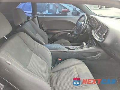 Zdjęcie 10 z 12 samochodu: 2019 DODGE CHALLENGER SXT VIN:2C3CDZAGXKH627857 - miniatura