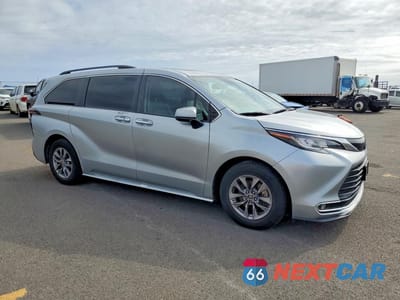 Czwarte zdjęcie samochodu z boku: 2023 TOYOTA SIENNA XLE VIN:5TDYRKEC3PS144026 - miniatura