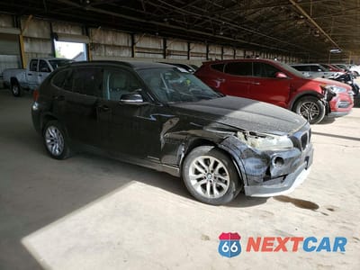 Czwarte zdjęcie samochodu z boku: 2015 BMW X1 XDRIVE28I VIN:WBAVL1C5XFVY28818 - miniatura