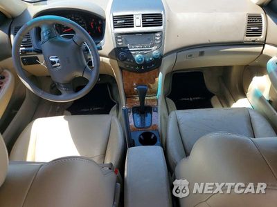 Zdjęcie 8 z 12 samochodu: 2005 HONDA ACCORD EX VIN:1HGCM56825A145474 - miniatura