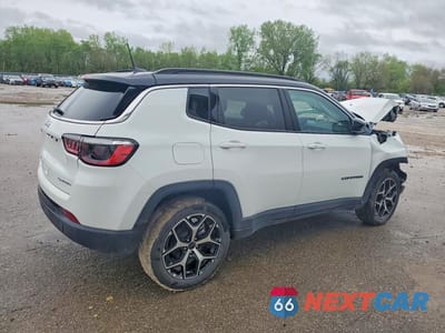 Trzecie zdjęcie samochodu z tyłu: 2025 JEEP COMPASS LIMITED VIN:3C4NJDCN9ST621583 - miniatura