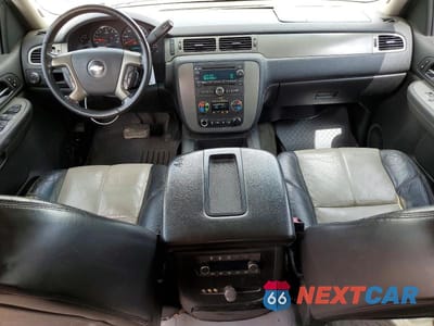 Zdjęcie 8 z 13 samochodu: 2008 CHEVROLET SUBURBAN C1500 LS VIN:3GNFC16J88G165302 - miniatura