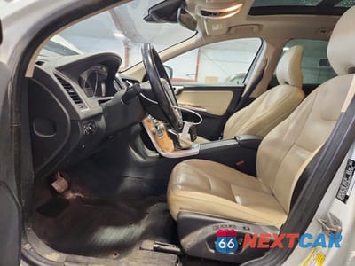 Zdjęcie 7 z 13 samochodu: 2017 VOLVO XC60 T5 INSCRIPTION VIN:YV440MRU4H2111159 - miniatura