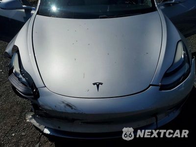 Zdjęcie 11 z 12 samochodu: 2018 TESLA 3 VIN:5YJ3E1EA5JF040423 - miniatura