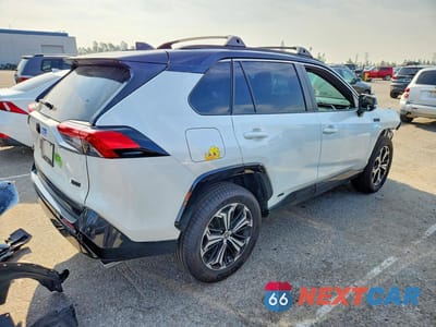 Trzecie zdjęcie samochodu z tyłu: 2021 TOYOTA RAV4 PRIME XSE VIN:JTMFB3FV7MD012332 - miniatura