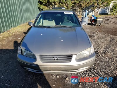 Piąte zdjęcie samochodu w środku: 1999 TOYOTA CAMRY CE VIN:4T1BG22K4XU497017 - miniatura