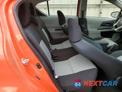 Zdjęcie 10 z 12 samochodu: 2014 TOYOTA PRIUS C TWO VIN:JTDKDTB35E1075090 - miniatura
