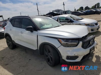 Czwarte zdjęcie samochodu z boku: 2019 VOLVO XC40 T5 R-DESIGN VIN:YV4162UM2K2130331 - miniatura