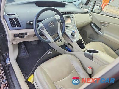 Zdjęcie 8 z 12 samochodu: 2014 TOYOTA PRIUS FOUR VIN:JTDKN3DUXE0363325 - miniatura