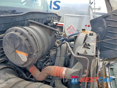 Zdjęcie 7 z 10 samochodu: 2011 INTERNATIONAL 4400 FUEL / LUBE TRUCK VIN:1HTMKAAN5BH330476 - miniatura