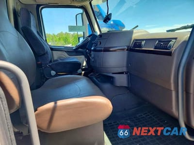 Zdjęcie 7 z 10 samochodu: 2017 VOLVO VNL SEMI TRUCK VIN:4V4N39TG6HN988141 - miniatura