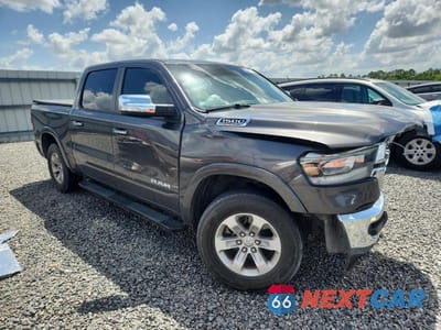 Czwarte zdjęcie samochodu z boku: 2020 RAM 1500 LARAMIE VIN:1C6RREJT3LN152968 - miniatura