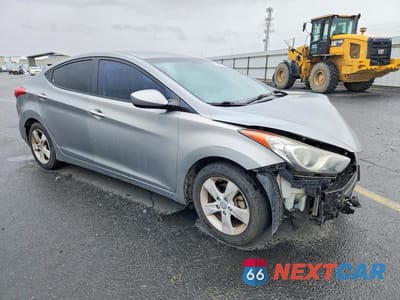 Czwarte zdjęcie samochodu z boku: 2013 HYUNDAI ELANTRA GLS VIN:KMHDH4AE7DU811428 - miniatura