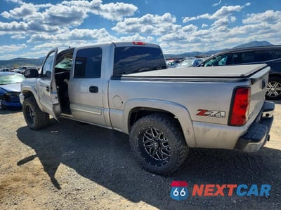 Drugie zdjęcie samochodu z przodu: 2006 CHEVROLET SILVERADO K1500 VIN:2GCEK13T661221854 - miniatura