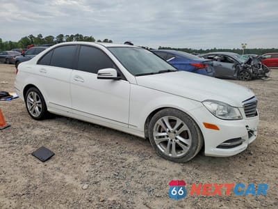 Czwarte zdjęcie samochodu z boku: 2013 MERCEDES-BENZ C 250 VIN:WDDGF4HB7DR252264 - miniatura