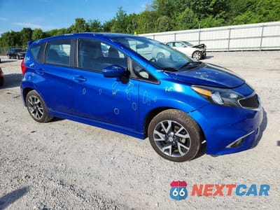 Czwarte zdjęcie samochodu z boku: 2015 NISSAN VERSA NOTE SR VIN:3N1CE2CP2FL355169 - miniatura
