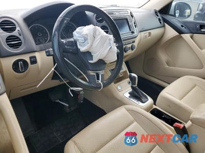 Zdjęcie 8 z 13 samochodu: 2016 VOLKSWAGEN TIGUAN S VIN:WVGAV7AX2GW540964 - miniatura