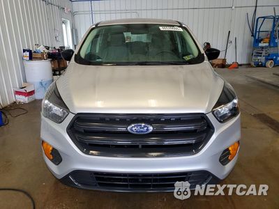 Piąte zdjęcie samochodu w środku: 2019 FORD ESCAPE S VIN:1FMCU0F77KUA68616 - miniatura