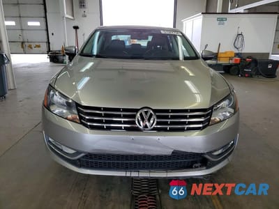 Piąte zdjęcie samochodu w środku: 2013 VOLKSWAGEN PASSAT SEL VIN:1VWCN7A34DC074300 - miniatura