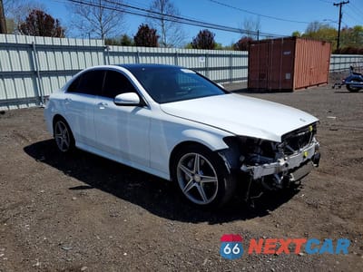 Czwarte zdjęcie samochodu z boku: 2015 MERCEDES-BENZ C 300 4MATIC VIN:55SWF4KB9FU074671 - miniatura