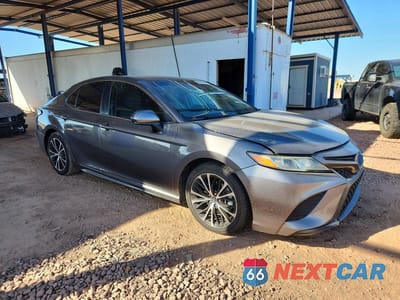 Czwarte zdjęcie samochodu z boku: 2018 TOYOTA CAMRY SE VIN:4T1B11HKXJU551950 - miniatura