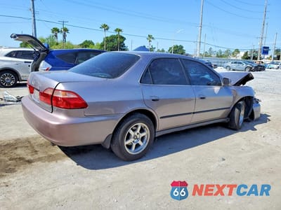 Trzecie zdjęcie samochodu z tyłu: 2000 HONDA ACCORD LX VIN:1HGCG1643YA048169 - miniatura