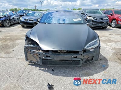 Piąte zdjęcie samochodu w środku: 2017 TESLA MODEL S VIN:5YJSA1E2XHF193468 - miniatura