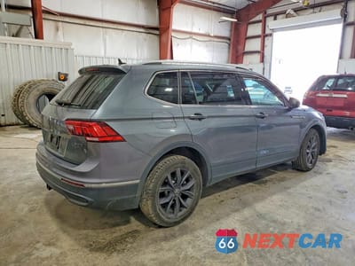 Trzecie zdjęcie samochodu z tyłu: 2022 VOLKSWAGEN TIGUAN SE VIN:3VV2B7AXXNM056346 - miniatura