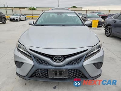 Piąte zdjęcie samochodu w środku: 2020 TOYOTA CAMRY SE VIN:4T1G11AK3LU339717 - miniatura
