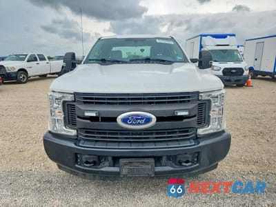 Piąte zdjęcie samochodu w środku: 2019 FORD F250 SUPER DUTY UTILITY / SERVICE TRUCK VIN:1FD7X2A69KEE68433 - miniatura