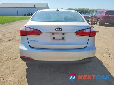 Zdjęcie 6 z 12 samochodu: 2016 KIA FORTE LX VIN:KNAFK4A63G5500078 - miniatura