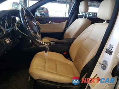 Zdjęcie 7 z 12 samochodu: 2013 MERCEDES-BENZ C 350 VIN:WDDGF5HB1DR254162 - miniatura