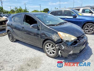 Czwarte zdjęcie samochodu z boku: 2013 TOYOTA PRIUS C THREE VIN:JTDKDTB33D1538519 - miniatura