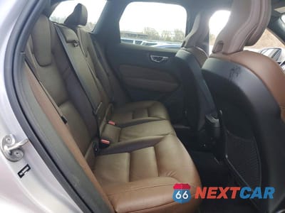 Zdjęcie 11 z 12 samochodu: 2022 VOLVO XC60 B5 MOMENTUM VIN:YV4L12RK6N1025669 - miniatura