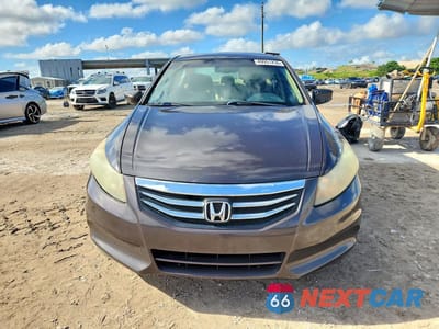 Piąte zdjęcie samochodu w środku: 2011 HONDA ACCORD EXL VIN:1HGCP2F84BA072187 - miniatura