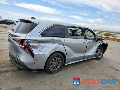 Trzecie zdjęcie samochodu z tyłu: 2021 TOYOTA SIENNA LE VIN:5TDKSKFC1MS003735 - miniatura