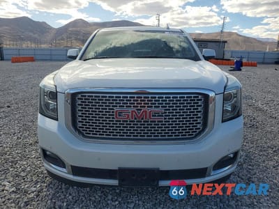 Piąte zdjęcie samochodu w środku: 2017 GMC YUKON XL DENALI VIN:1GKS2HKJ0HR249613 - miniatura