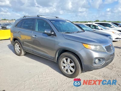 Czwarte zdjęcie samochodu z boku: 2012 KIA SORENTO LX VIN:5XYKT3A63CG206447 - miniatura