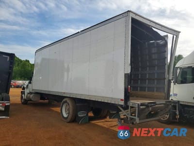 Trzecie zdjęcie samochodu z tyłu: 2024 INTERNATIONAL MV607 BOX TRUCK VIN:3HAEUMML1RL717833 - miniatura