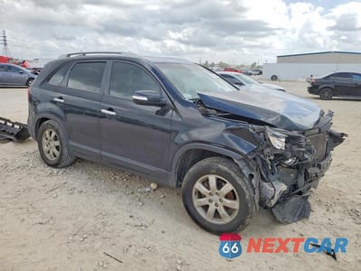 Czwarte zdjęcie samochodu z boku: 2013 KIA SORENTO LX VIN:5XYKT3A61DG415235 - miniatura