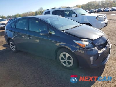 Czwarte zdjęcie samochodu z boku: 2015 TOYOTA PRIUS THREE VIN:JTDKN3DUXF0420818 - miniatura