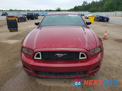 Piąte zdjęcie samochodu w środku: 2014 FORD MUSTANG VIN:1ZVBP8AM1E5239584 - miniatura