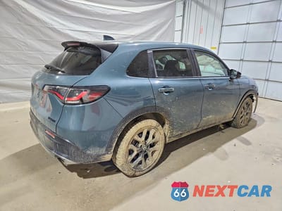 Trzecie zdjęcie samochodu z tyłu: 2024 HONDA HR-V SPORT VIN:3CZRZ1H55RM726962 - miniatura