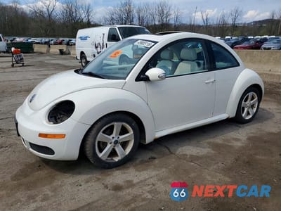 2008 VOLKSWAGEN NEW BEETLE TRIPLE WHITE 3VWFG31CX8M510779 - główne zdjęcie licytacji z USA - miniatura