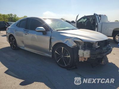 Czwarte zdjęcie samochodu z boku: 2018 TOYOTA CAMRY SE VIN:4T1B11HK5JU589683 - miniatura