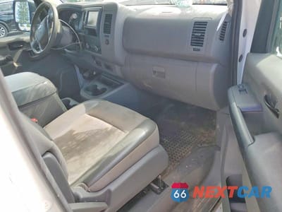 Zdjęcie 8 z 12 samochodu: 2019 NISSAN NV 2500 HD SV VIN:1N6AF0LYXKN811327 - miniatura