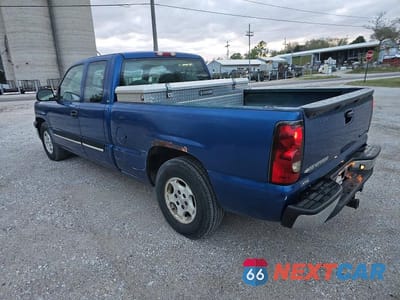 Trzecie zdjęcie samochodu z tyłu: 2004 CHEVROLET SILVERADO C1500 VIN:1GCEC19V44Z342585 - miniatura