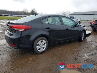 Trzecie zdjęcie samochodu z tyłu: 2017 KIA FORTE LX VIN:3KPFK4A75HE056896 - miniatura