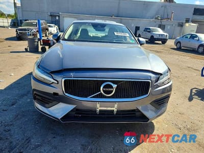 Piąte zdjęcie samochodu w środku: 2020 VOLVO S60 T5 MOMENTUM VIN:7JR102FK4LG048221 - miniatura