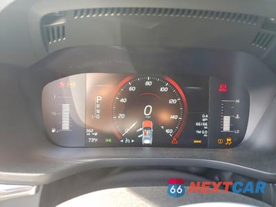 Zdjęcie 9 z 13 samochodu: 2019 VOLVO XC60 T5 MOMENTUM VIN:LYV102DK7KB205378 - miniatura